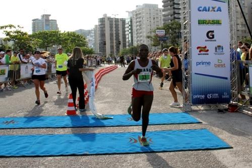 Jacklyne Rionoripo acabou com a hegemonia brasileira na prova em 2013 / Fotos: Latin Sports / Divulgação